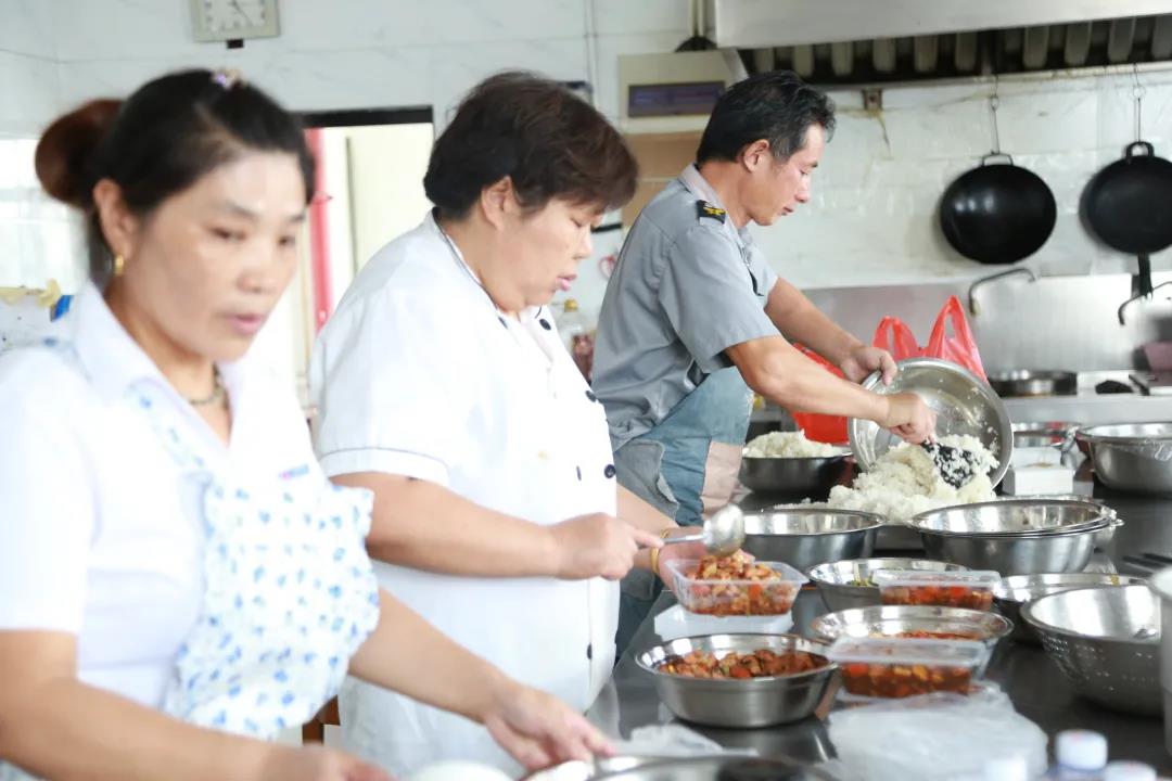 汤姆食堂不打烊 行政后勤有保障 | 江苏汤姆集团行政后勤全力以赴做好员工用餐保障工作！